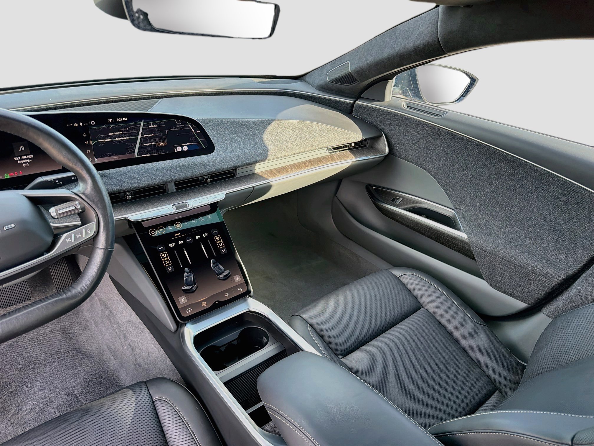 Used 2024 Quantum Gray Metallic Lucid Touring image 19