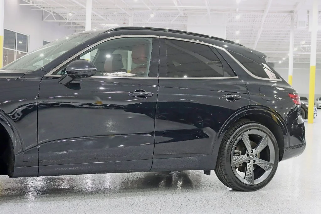 Used 2022 Black Genesis 2.5T image 3