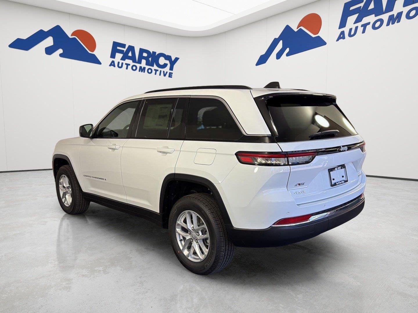 New 2026 Bright White Clear-Coat Exterior Paint Jeep Laredo image 6