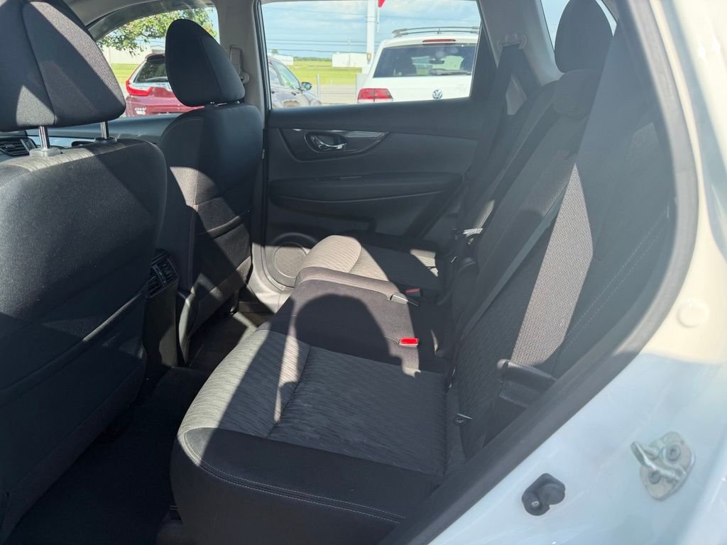 Used 2018 White Nissan S image 29