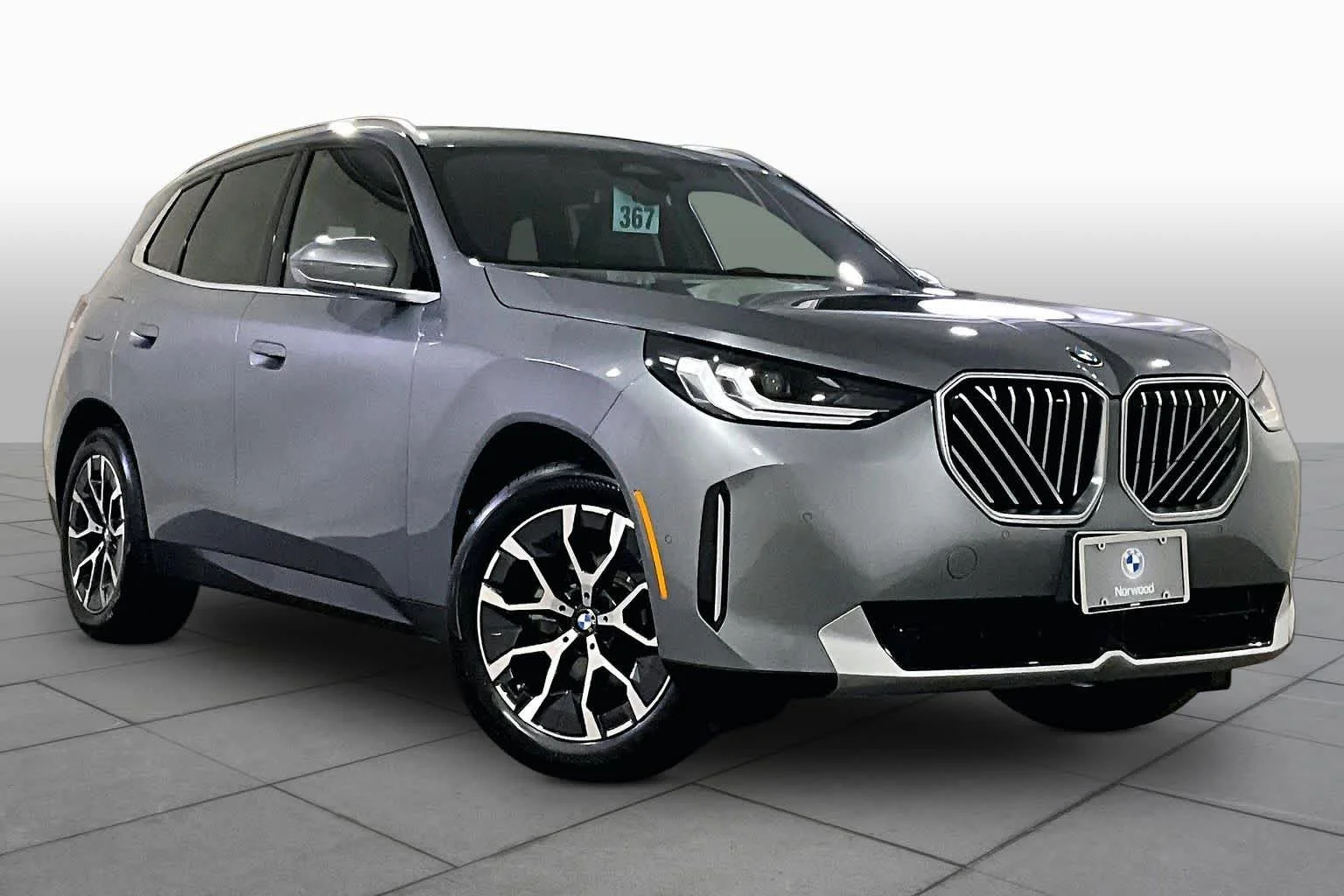 Used 2026 Skyscraper Grey Metallic BMW 30 xDrive image 2