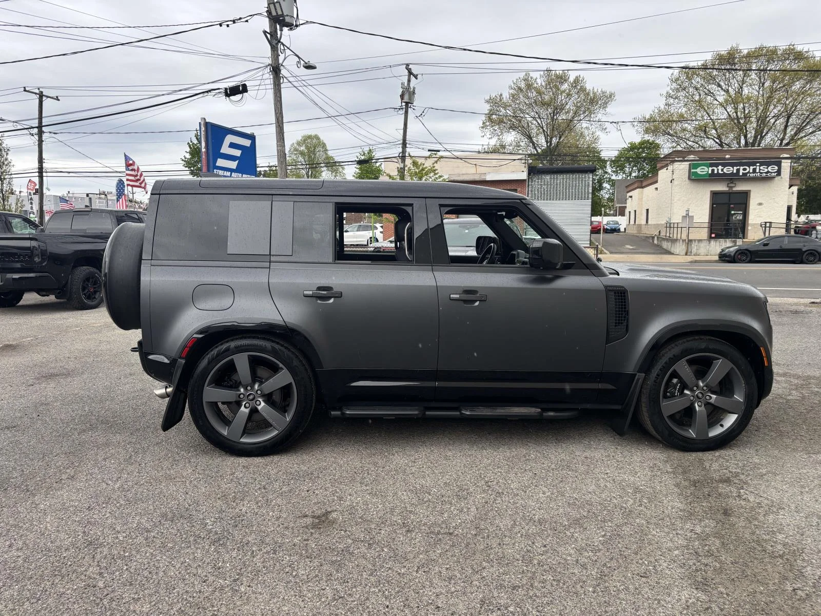 Used 2025 Gray Land Rover V8 image 11