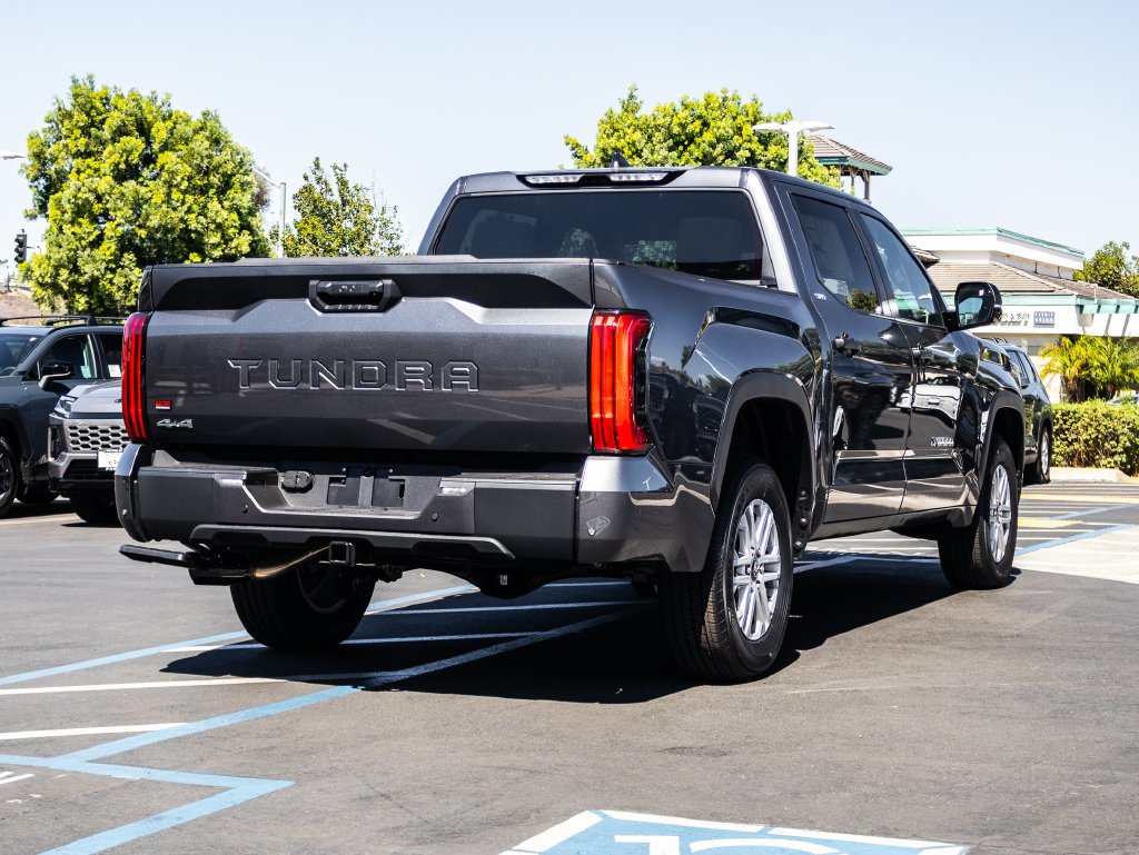 2026 Toyota Tundra SR5 - Photo 8