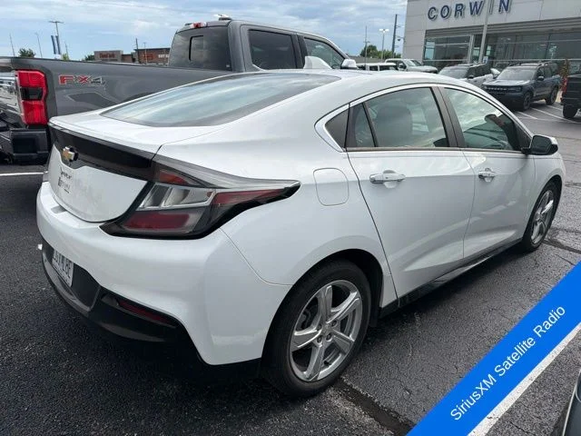 Used 2017 Summit White Chevrolet LT image 4