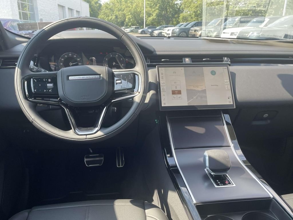 New 2026 Santorini Black Land Rover Dynamic SE image 17