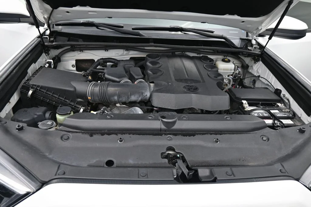 Used 2018 White Toyota SR5 image 19
