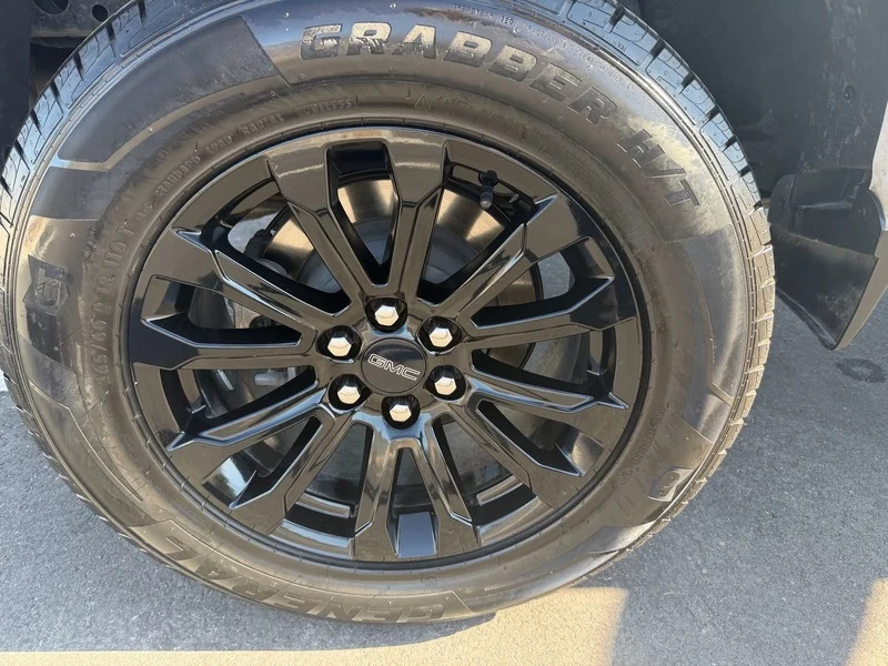 Used 2022 Summit White GMC Elevation image 31