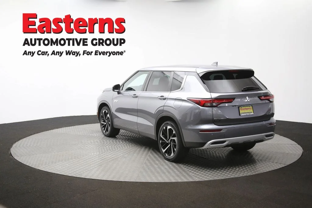 Used 2023 Silver Mitsubishi SE image 65