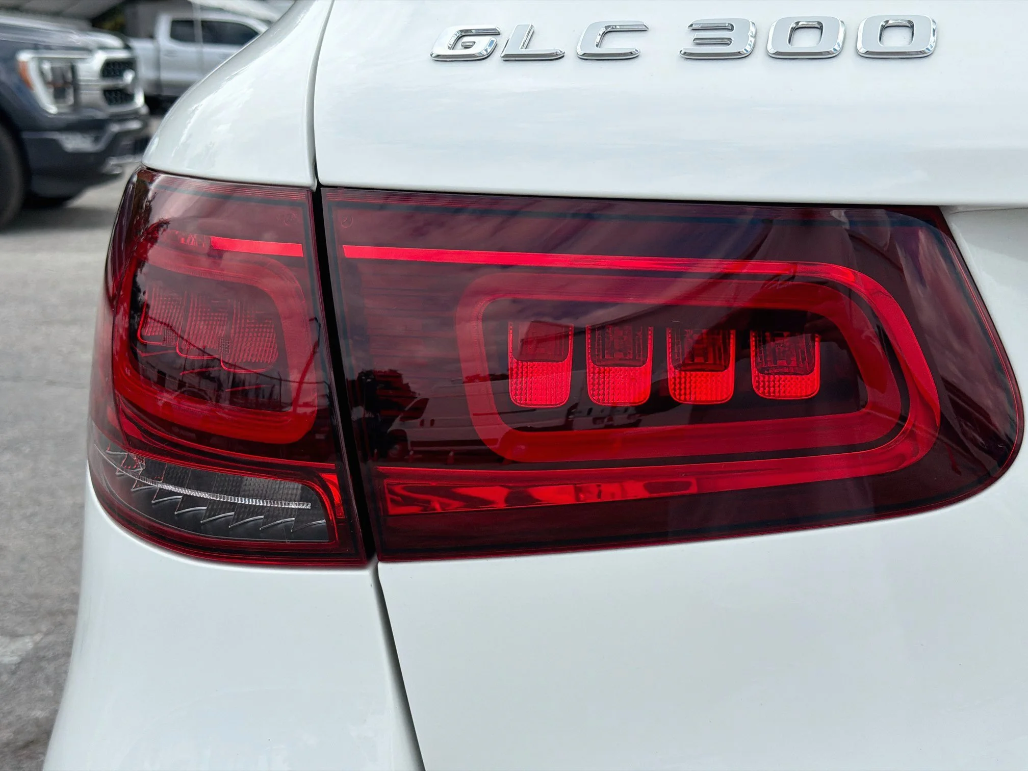 Used 2022 Polar White Mercedes-Benz GLC 300 image 10