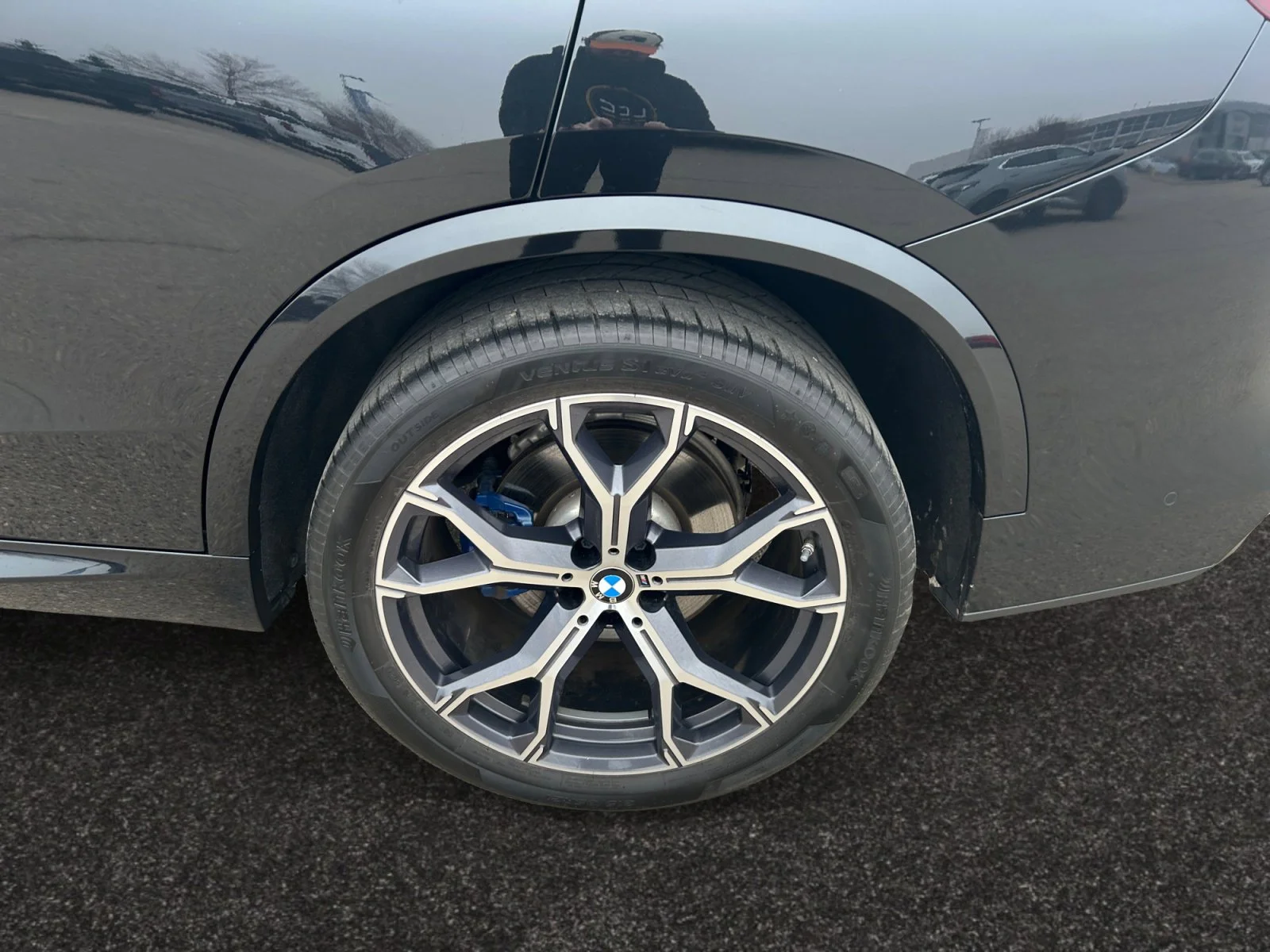 Used 2022 Black BMW xDrive40i image 9