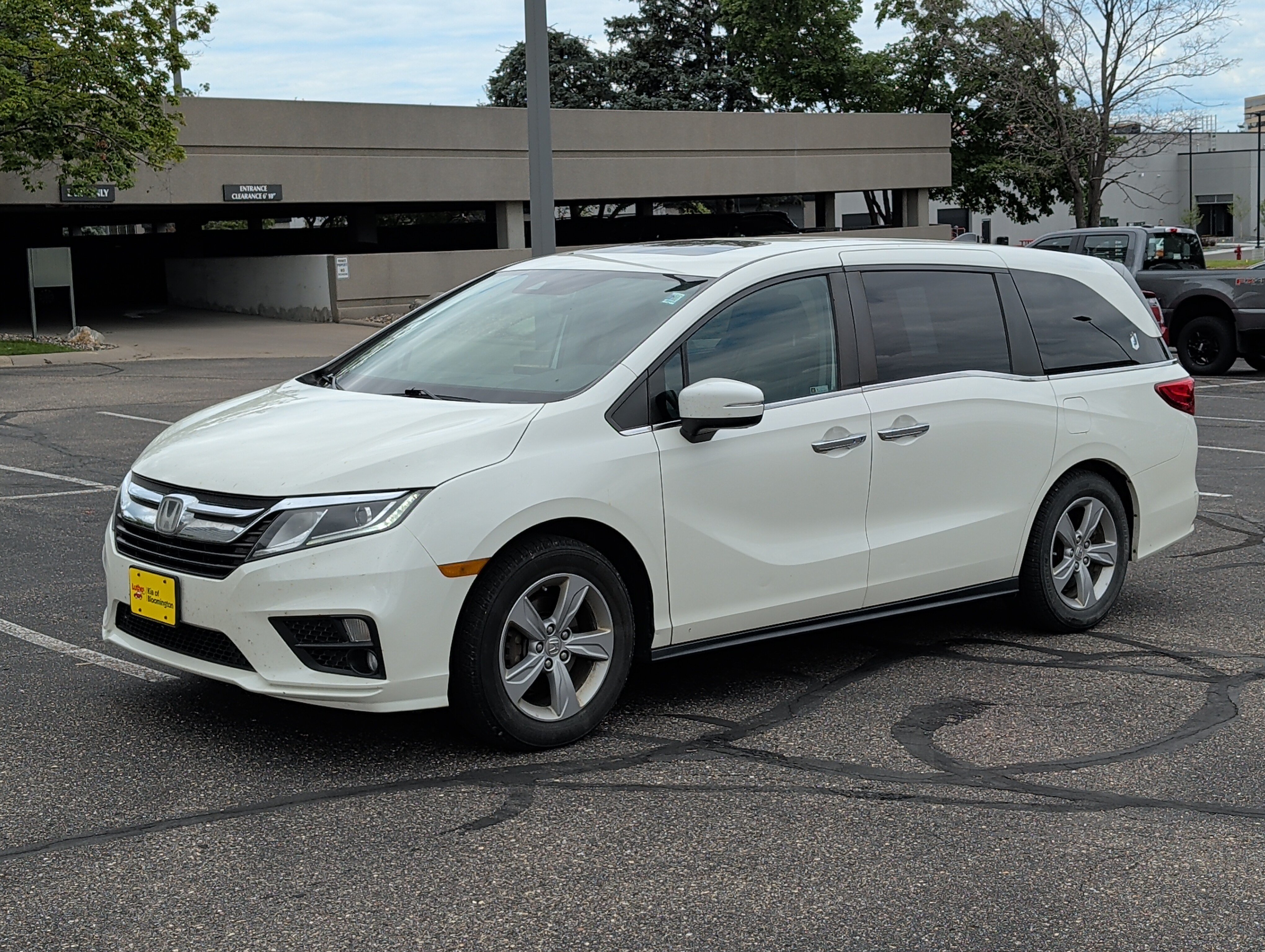 Used 2018 Honda Odyssey EX-L with VIN 5FNRL6H7XJB084687 for sale in Bloomington, Minnesota