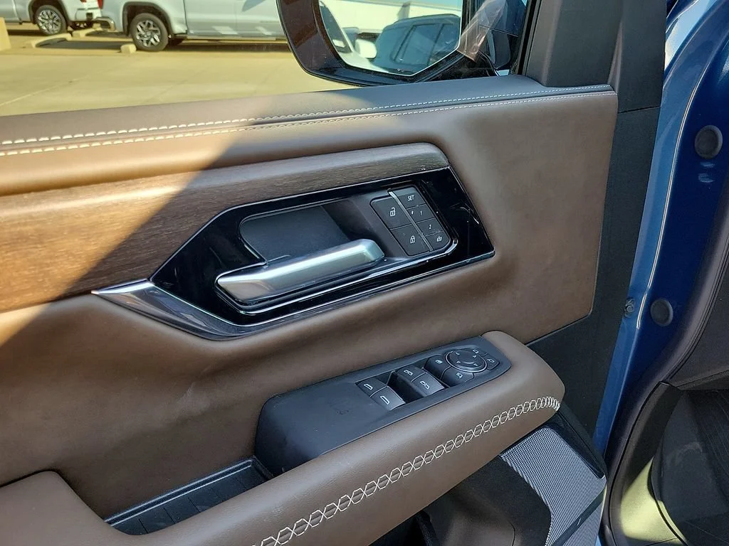 2026 GMC Yukon Denali Ultimate - Photo 18