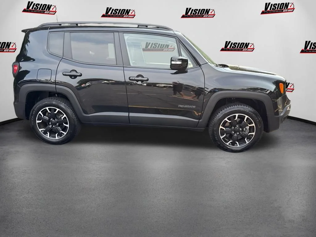 Used 2023 Black Jeep Latitude image 4