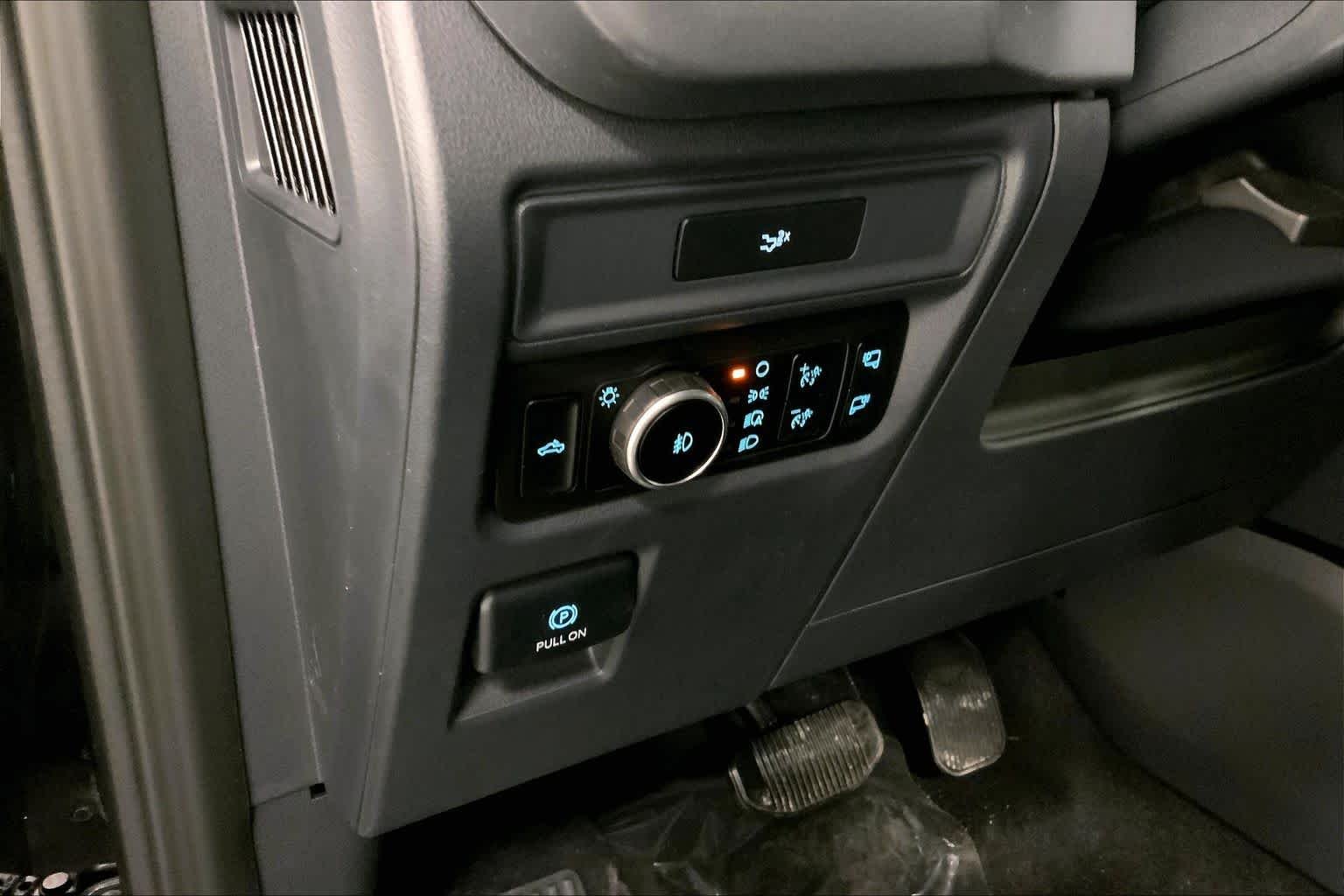 New 2026 Agate Black Metallic Ford XLT image 18