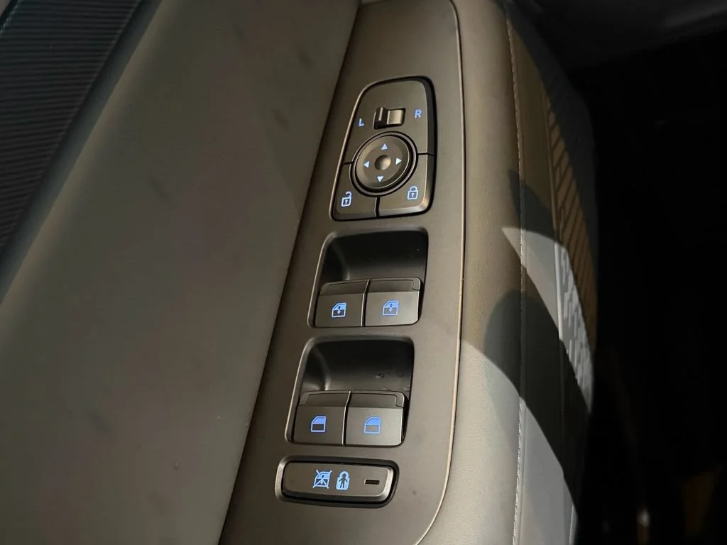 Used 2024 Gray Hyundai SEL 8P image 38