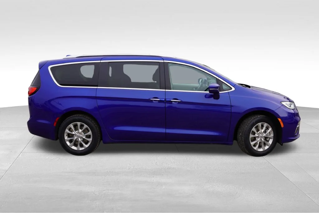 Used 2021 Blue Chrysler Touring L image 3