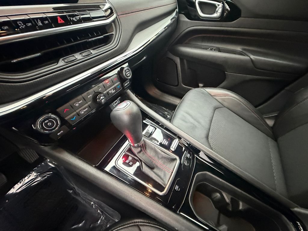 Used 2025 Silver Jeep Trailhawk image 22