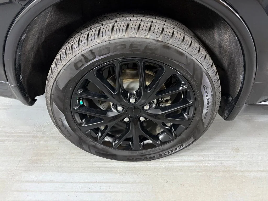 Used 2015 Black Dodge SXT image 11