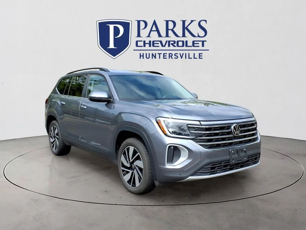 Used 2024  Volkswagen 2.0T SE w/Technology image 1