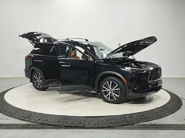 Used 2023 Black INFINITI Autograph image 10