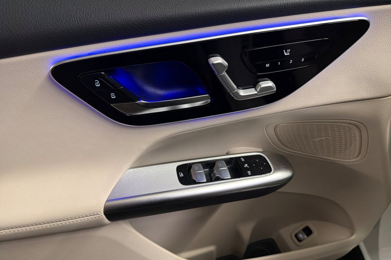 New 2026 Polar White Mercedes-Benz GLC 300 SUV image 10