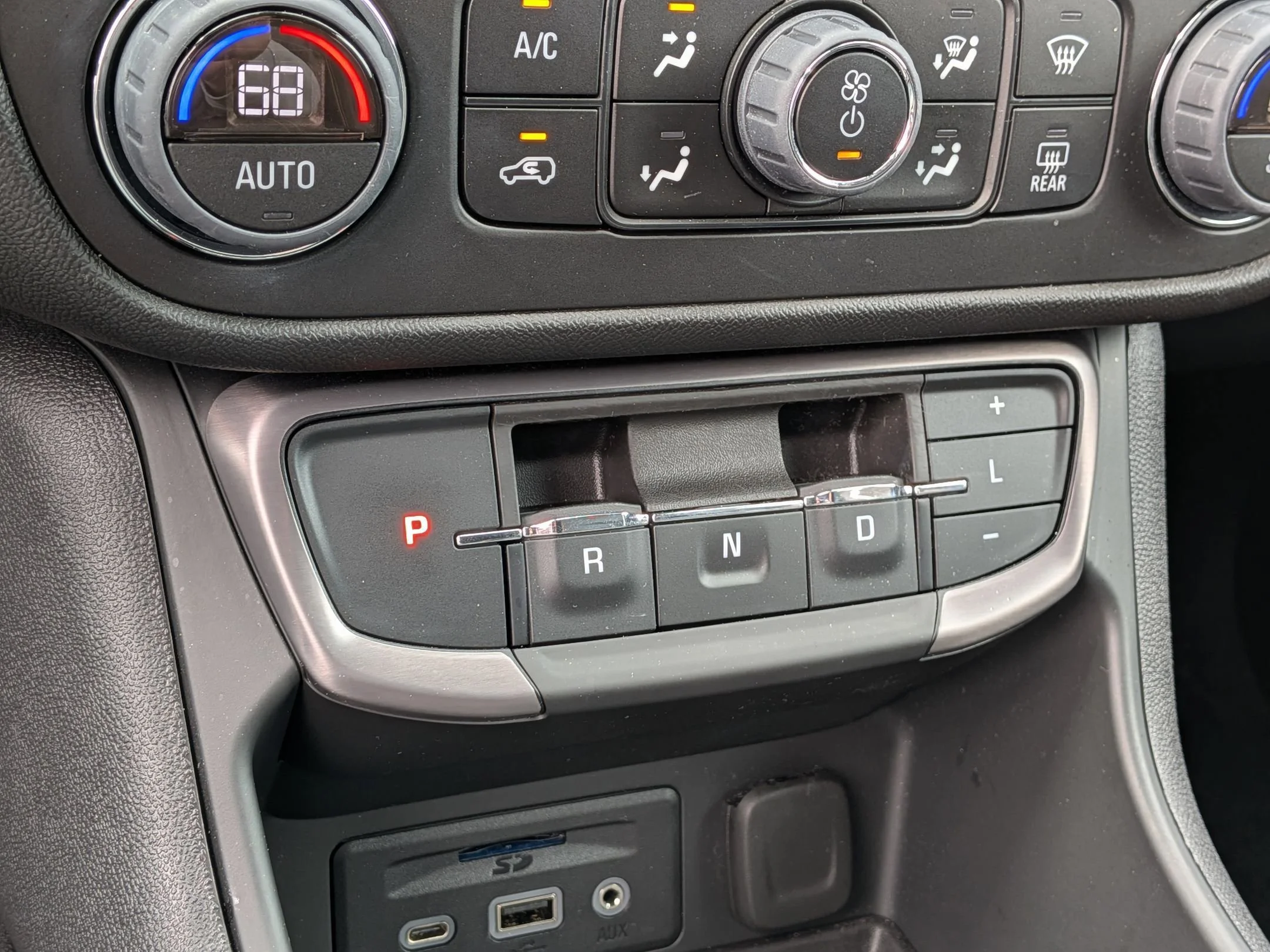 Used 2023 White Frost Tricoat GMC AT4 image 12