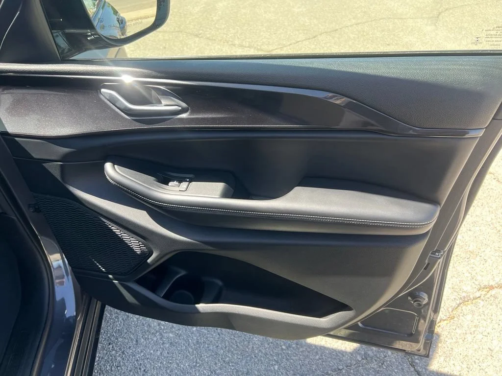 Used 2023 Gray Jeep Altitude image 28