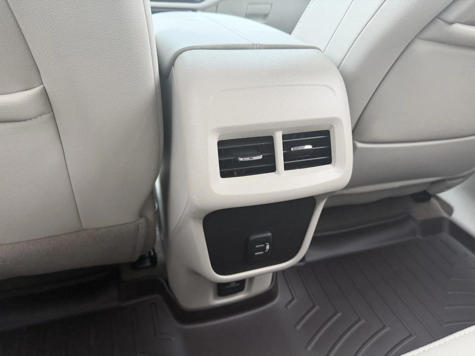 Used 2024 Summit White GMC Denali image 9