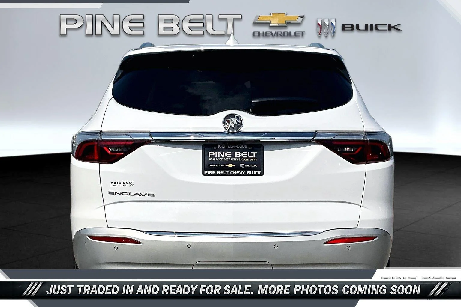 Used 2022 Summit White Buick Premium image 4
