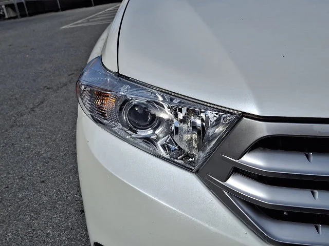 Used 2013 White Toyota SE image 10