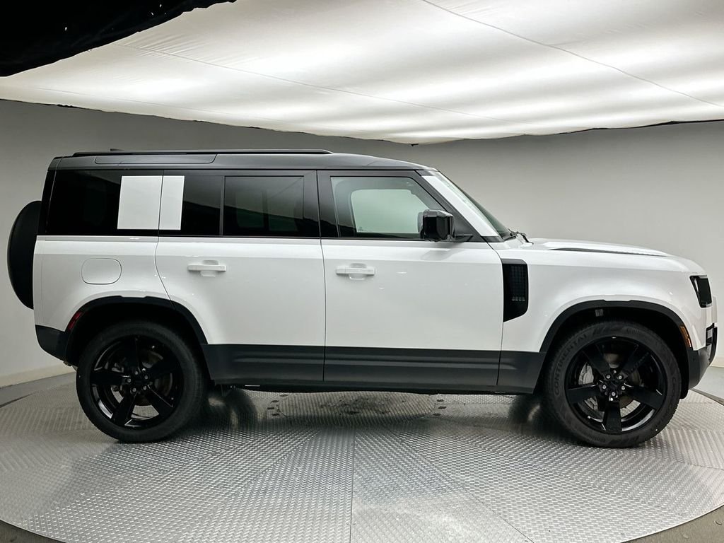 New 2026 Fuji White Land Rover S image 4