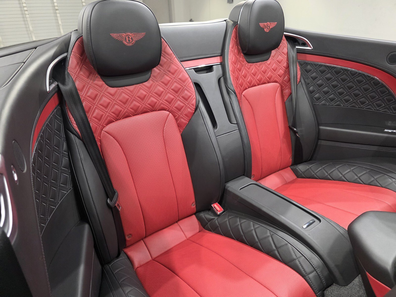Used 2023 Beluga Bentley GT Azure image 24