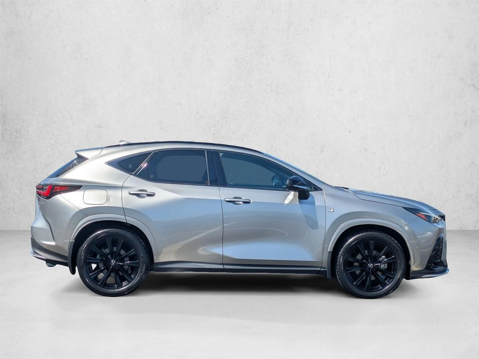 Used 2025 Atomic Silver Lexus NX 450h+ F SPORT Handling image 4