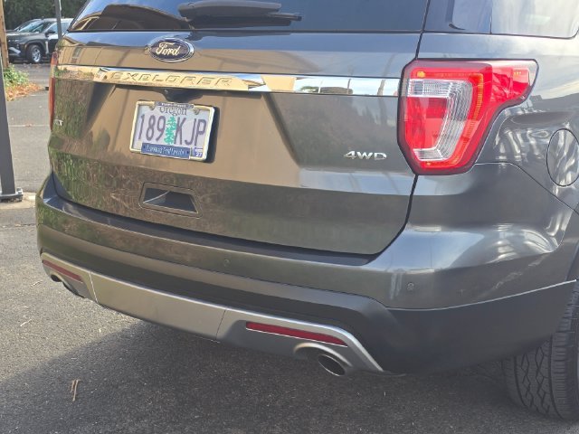 Used 2017 Magnetic Ford XLT image 13