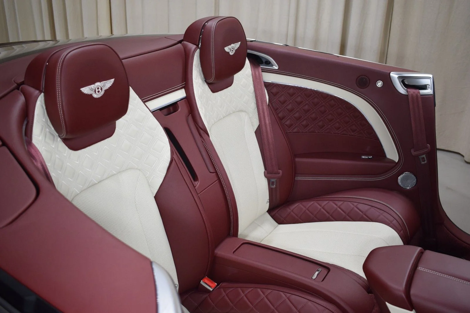 Used 2021 Red Bentley  image 20
