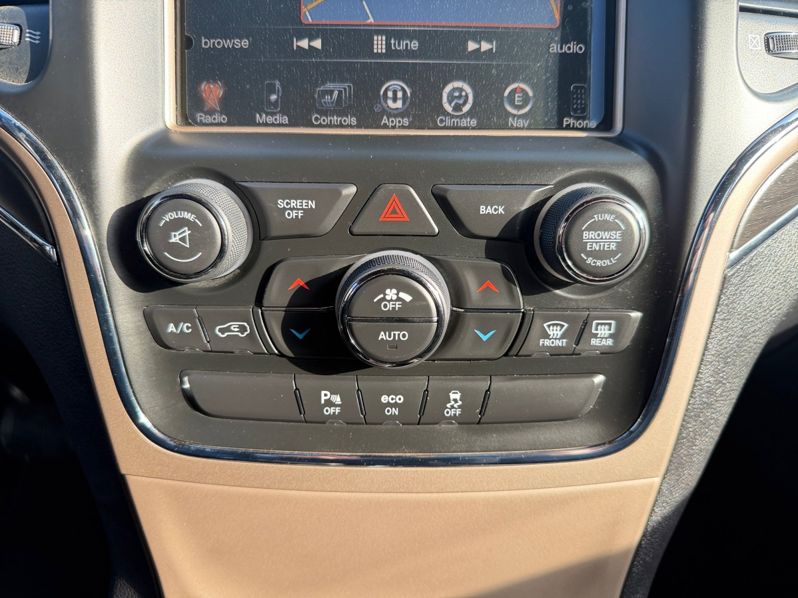 Used 2015 Bright White Clearcoat Jeep Limited image 17