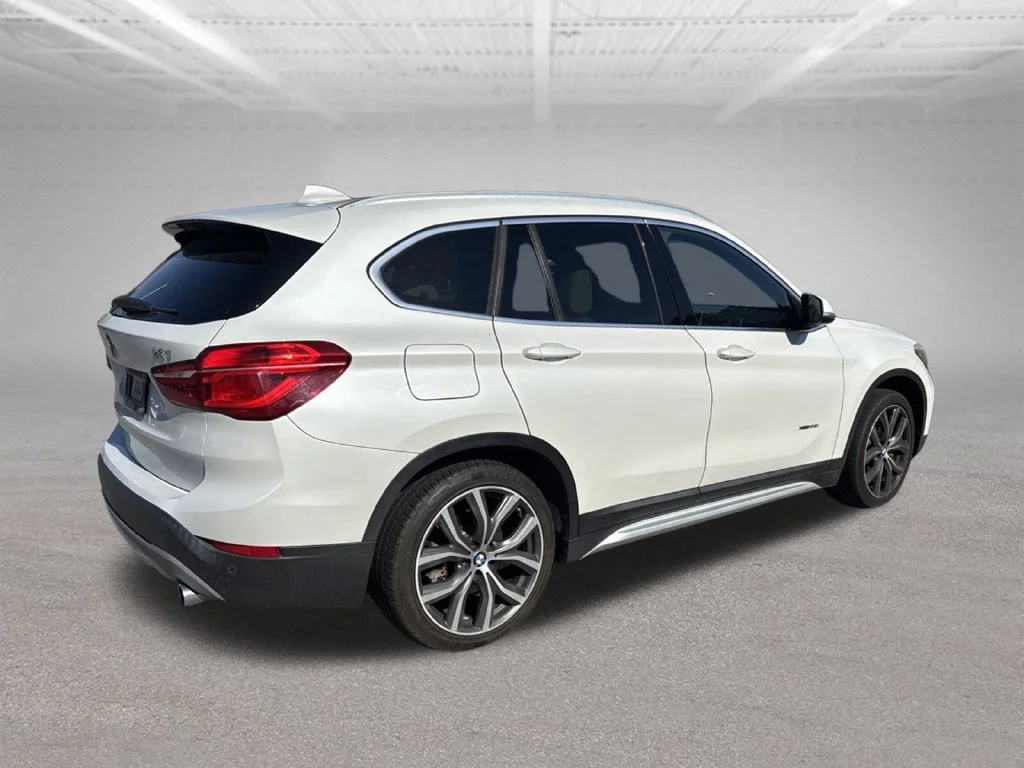 Used 2017 White BMW xDrive28i image 3