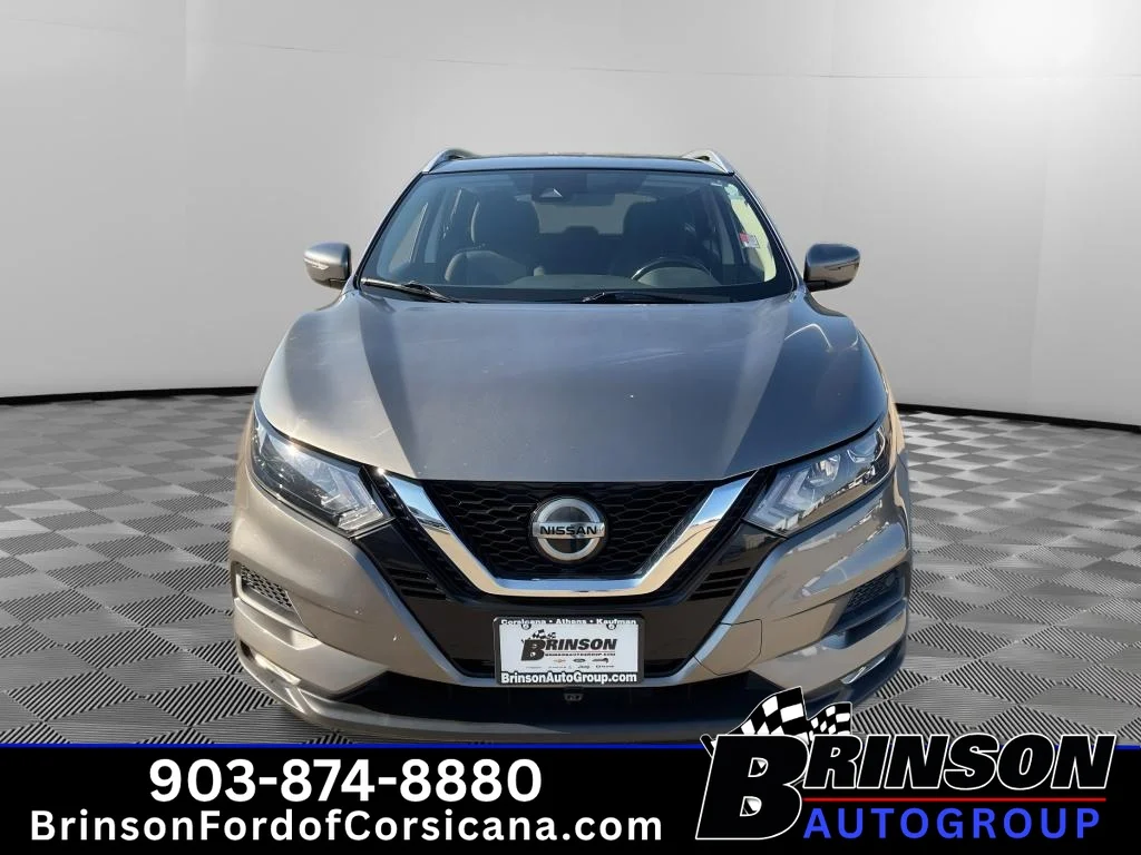 Used 2021 Gun Metallic Nissan SV image 2