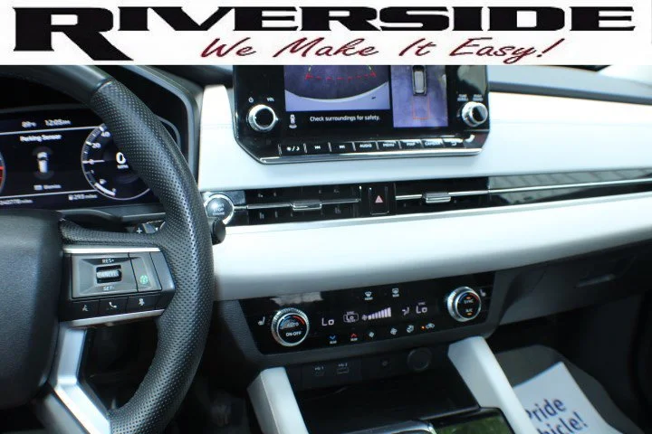 Used 2024 White Mitsubishi SEL image 12