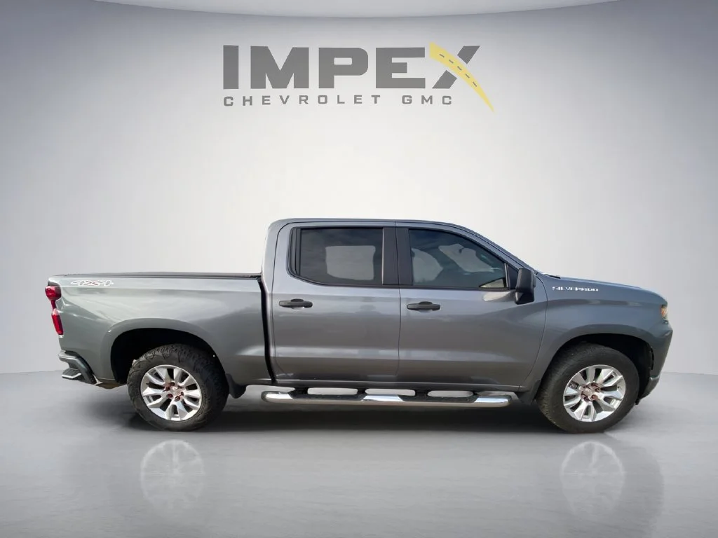 Used 2021 SATIN STEEL METALLIC Chevrolet Custom image 12