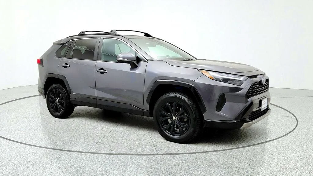Used 2022 Magnetic Gray Metallic Toyota Hybrid SE AWD w/ Weather Pkg, Moonroof & Power Liftgate image 3