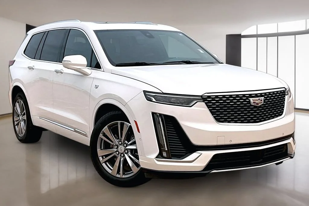 Certified Used 2025 Crystal White Tricoat Cadillac Premium Luxury image 11