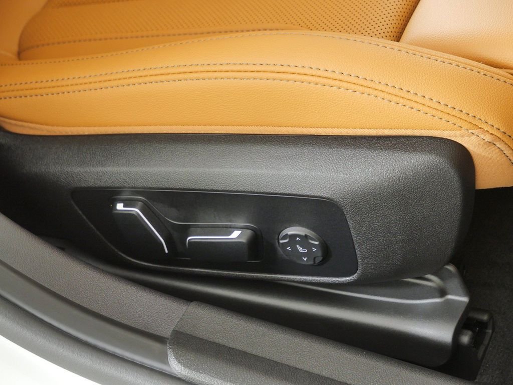 New 2026 Mineral White Metallic BMW 330i xDrive image 22