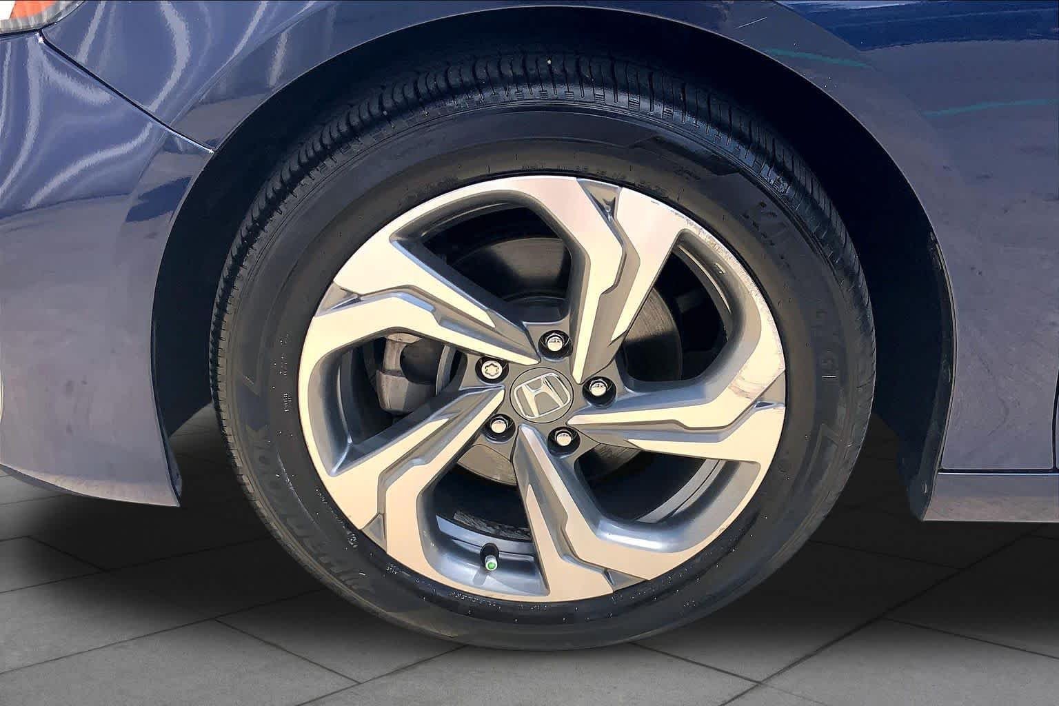 Used 2020 Obsidian Blue Pearl Honda EX-L image 11