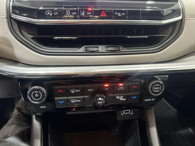 Used 2022 Sting Gray Clearcoat Jeep Limited image 17