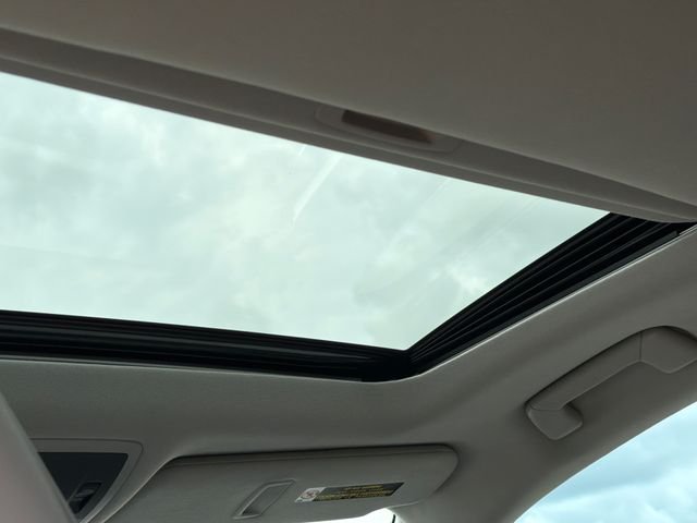 Used 2022 White Lexus 350 image 16