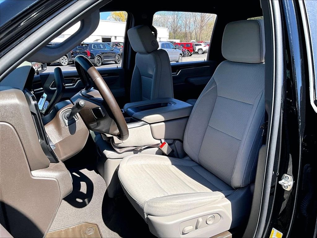 Used 2025 Black Chevrolet LT image 10