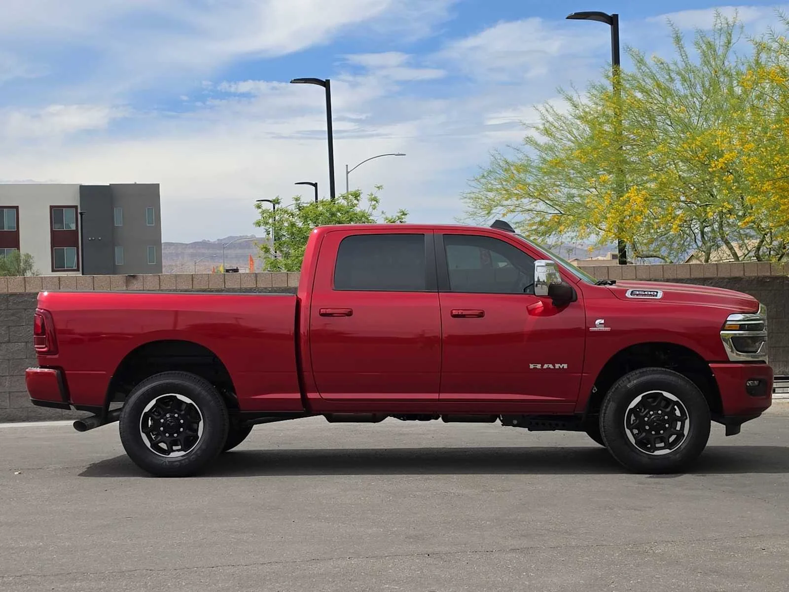 2026 RAM 3500 Laramie - Photo 9