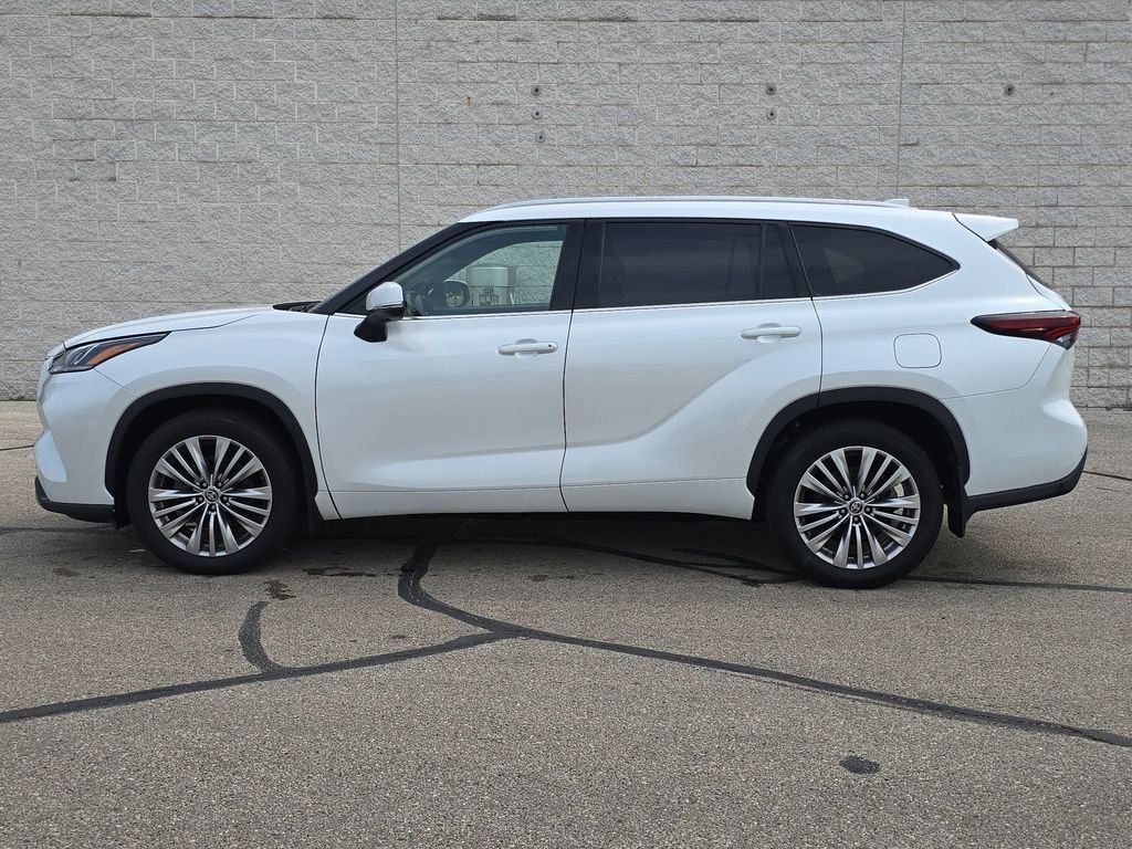 Used 2025  Toyota Platinum image 10