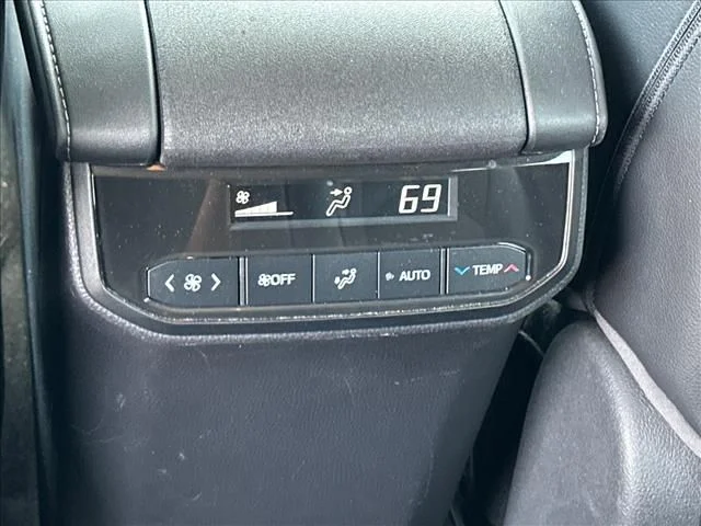 2021 Toyota Highlander XLE - Photo 18